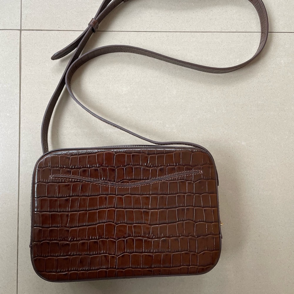 Cuyana Brown Croc-Embossed Leather Crossbody Bag - Picture 3 of 15
